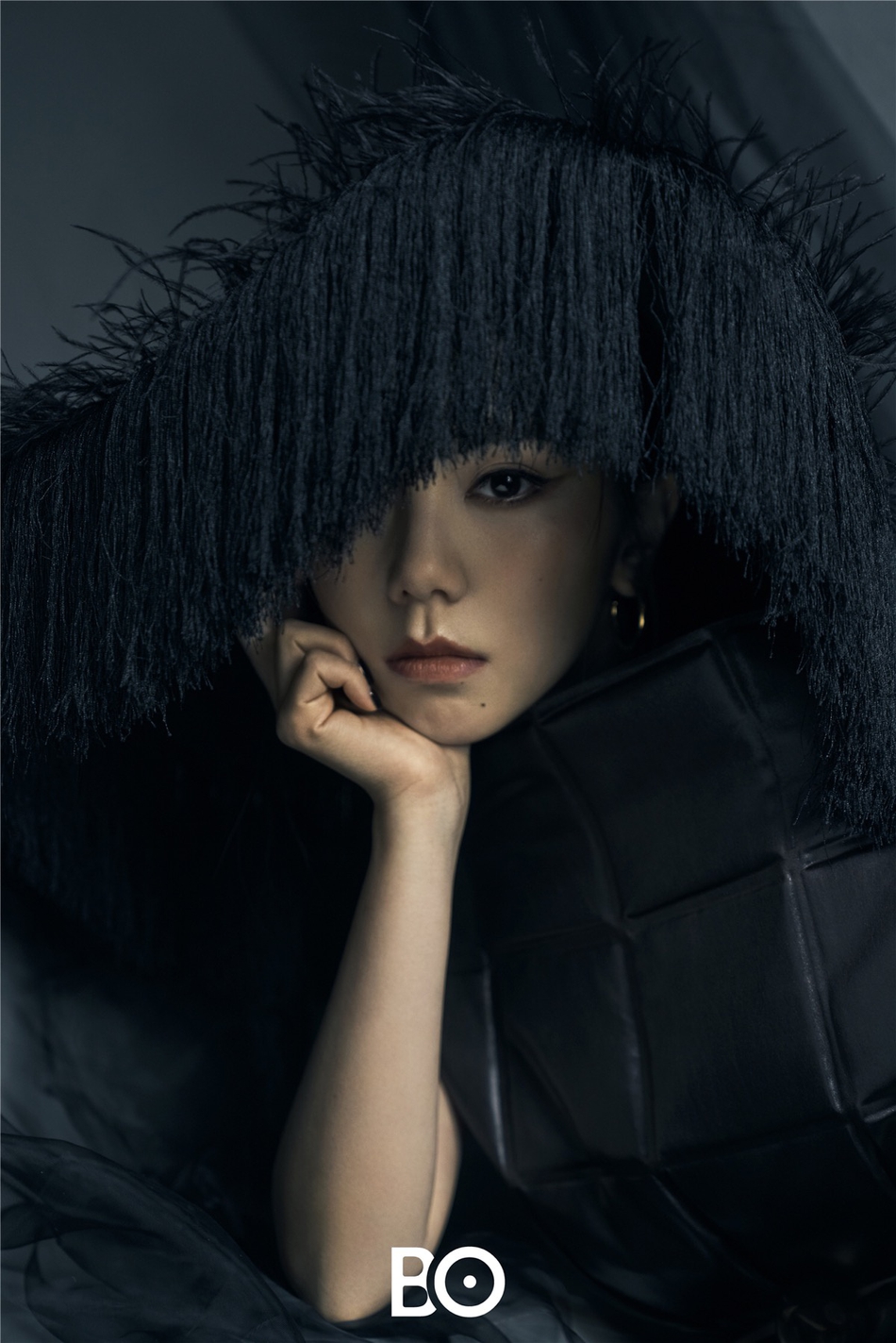 组图:邓紫棋暗黑风大片曝光 化身英气少女颠覆形象散发神秘气场