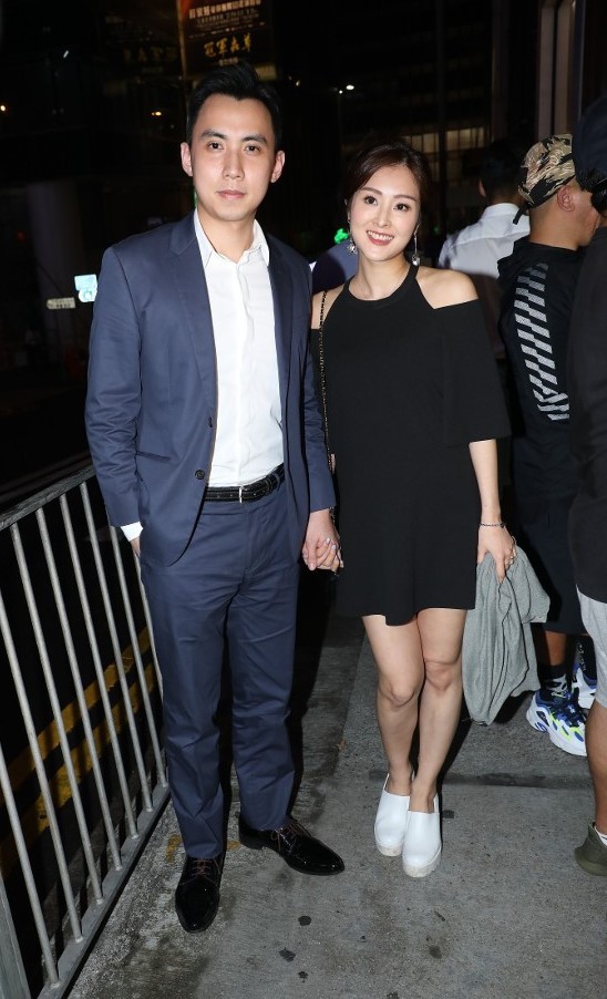 组图:tvb视帝陈展鹏补办新婚派对 与娇妻单文柔合体放闪