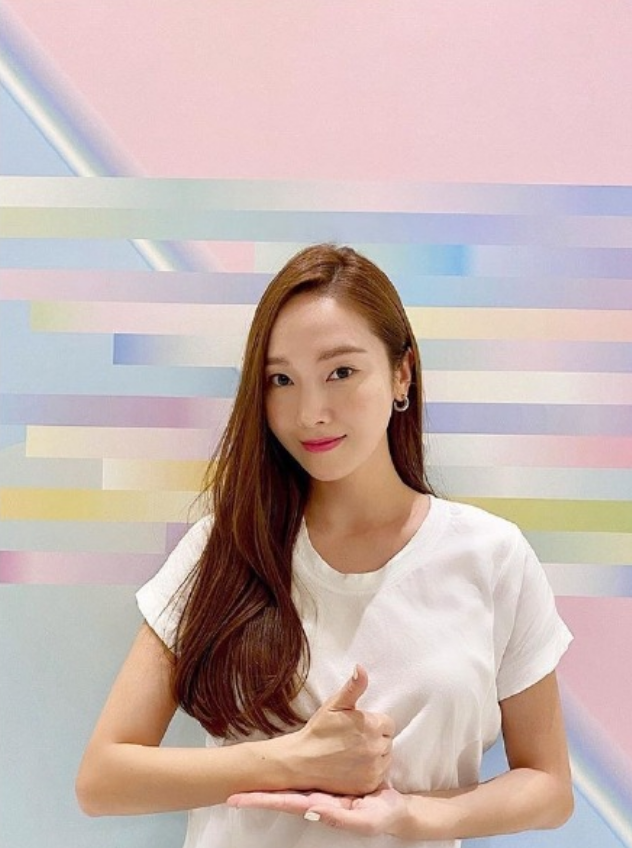 組圖：鄭秀妍首次公開與媽媽合影 母女兩氣質出眾溫柔優雅