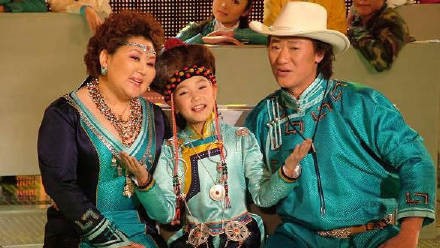 组图:吉祥三宝父亲布仁巴雅尔去世 一家人熟悉歌声犹在耳畔