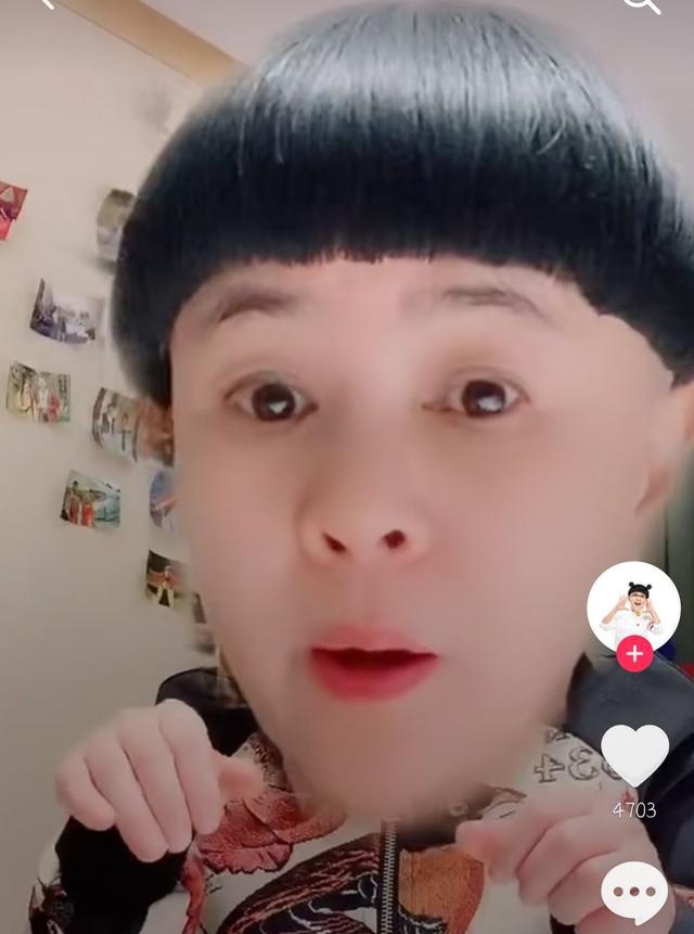 搞怪的开了大头特效,还跟着音乐摇头晃脑对口型做出各种夸张的表情