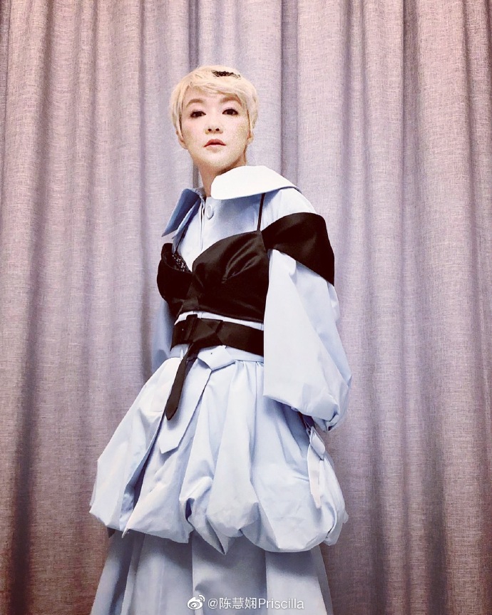 组图:54岁陈慧娴素颜近照曝光 运动后暴汗面色红润状态佳_高清图集