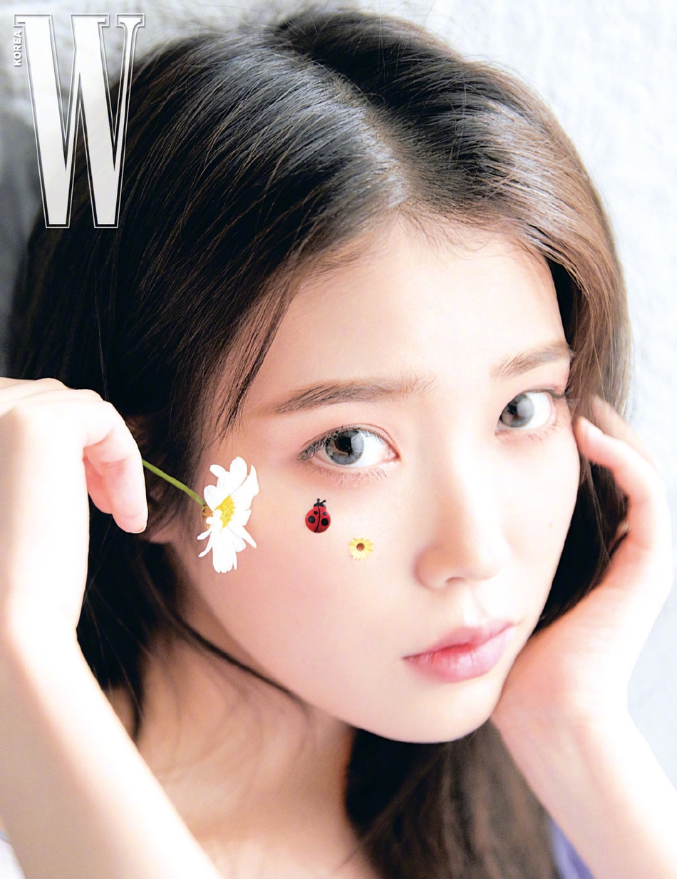 組圖：IU春日畫報清新養眼 演繹花樣陽光少女面板透亮白皙