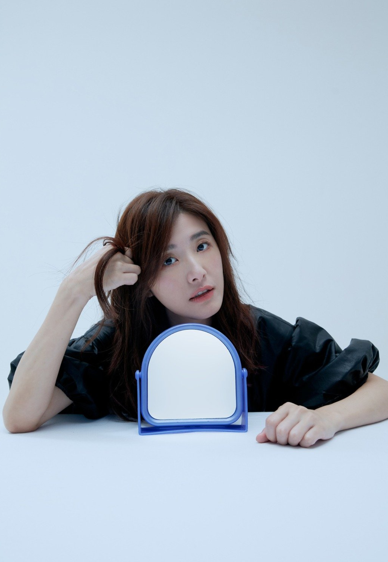 49岁苏慧伦新专辑写真曝光 肌肤白皙紧致超冻龄