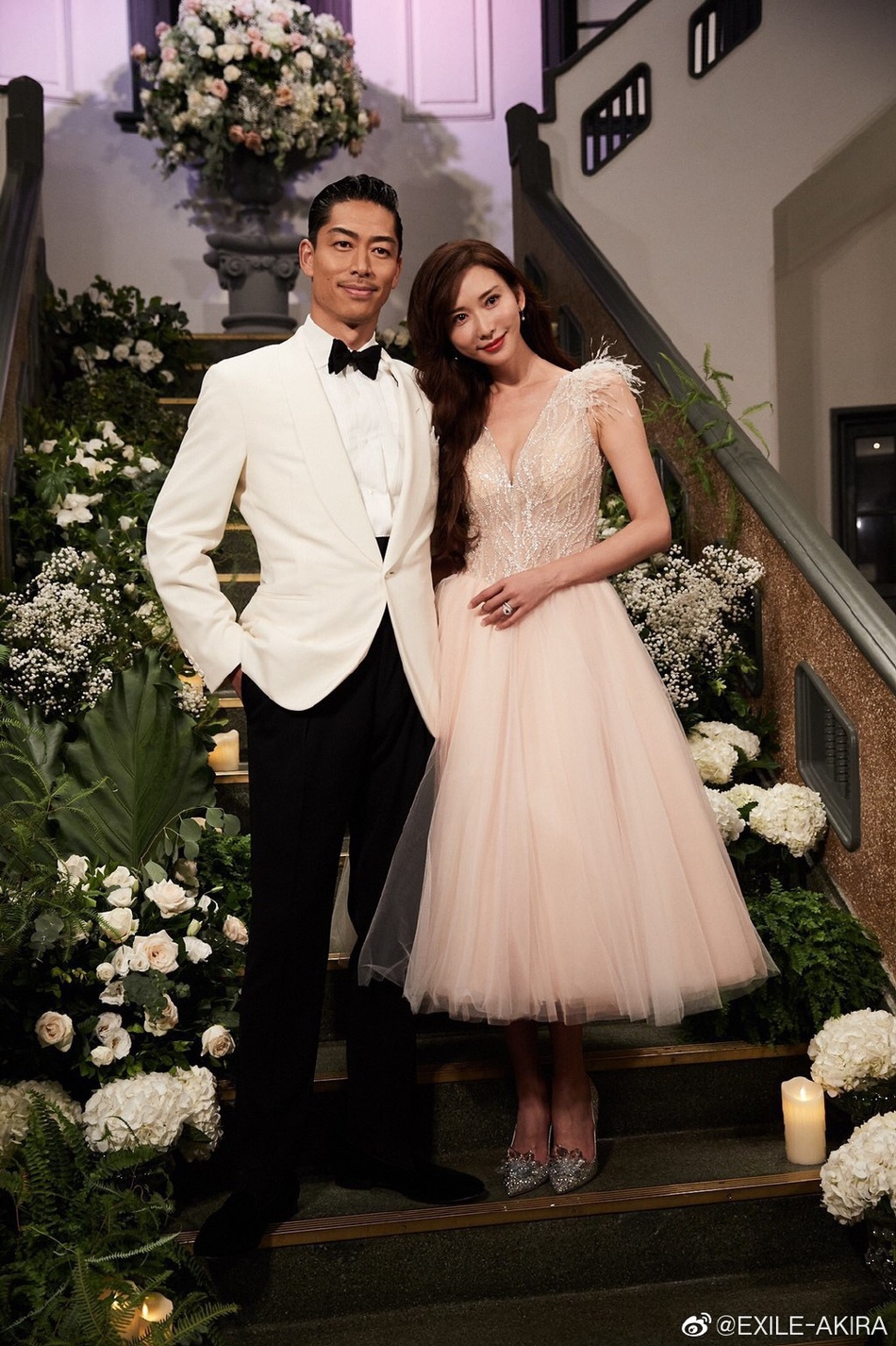 组图:林志玲婚礼后一个月首晒自拍 对镜吃汤圆脸变圆润