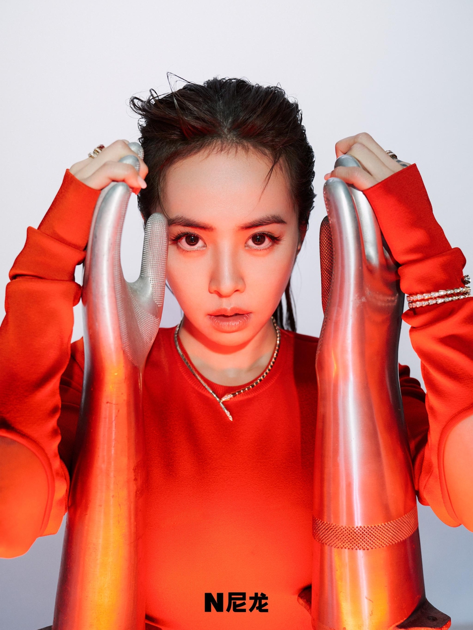 组图蔡依林最新时尚大片曝光深v上衣搭配湿发造型冷艳撩人