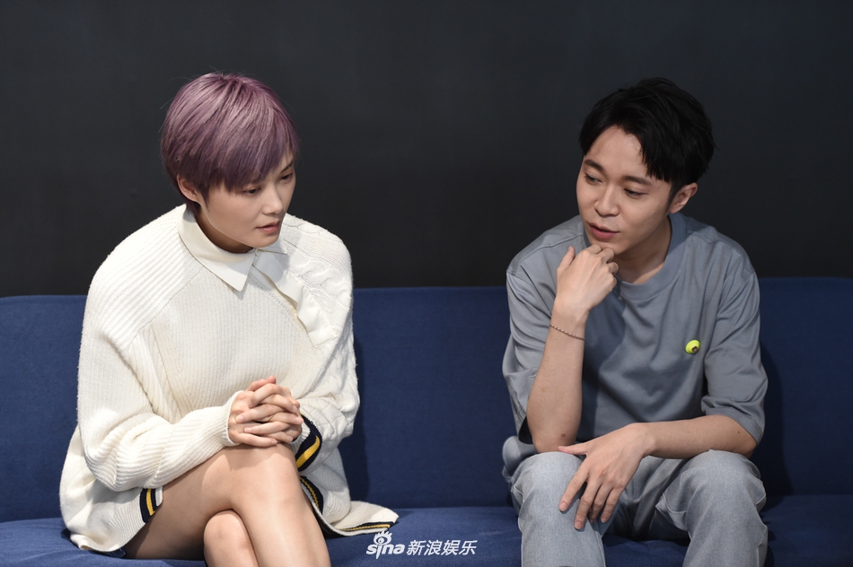 组图李宇春吴青峰同框聊新歌自侃没人会在520发这首歌