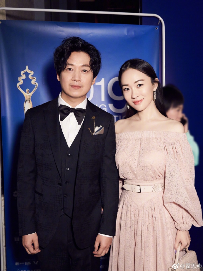 组图:20年一眨眼 霍思燕潘粤明北影节同框梦回《贫嘴张大民》_高清