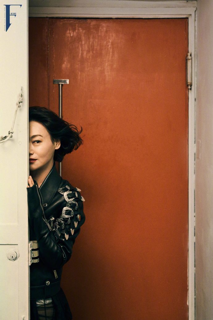 组图:影后惠英红杂志大片复古惊艳 云淡风轻展港女风骨