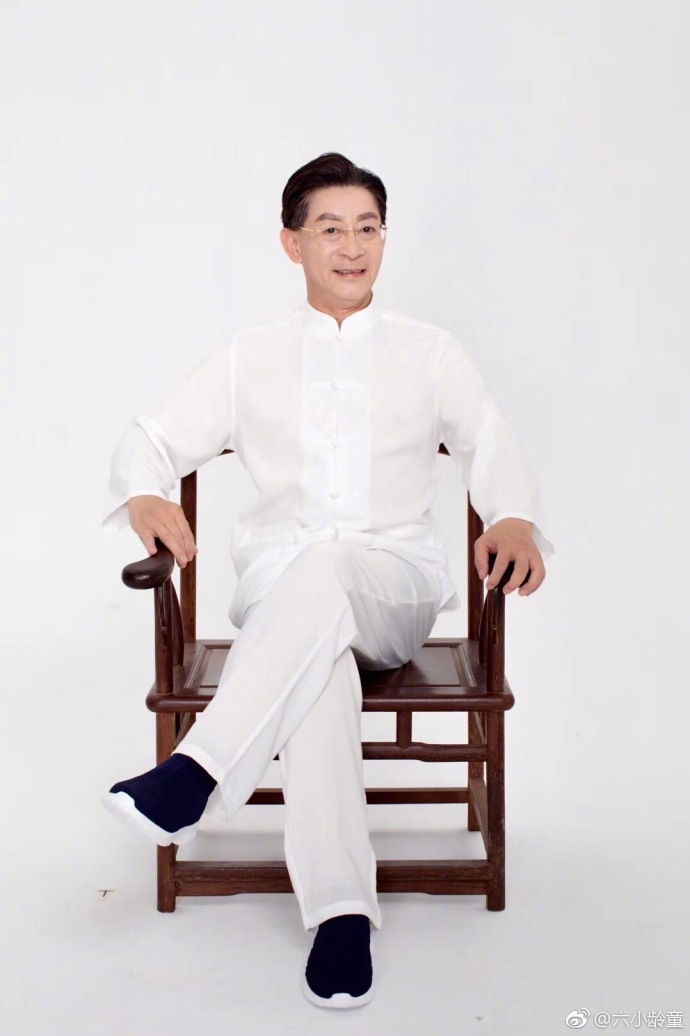 59岁六小龄童晒运动风写真 健步如飞精神矍铄_高清图集_新浪网