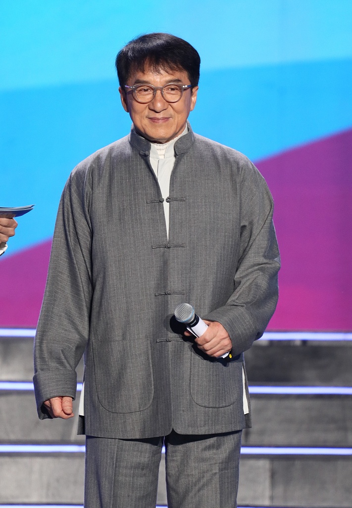 组图:众星助阵北京冬奥会倒计时1000天歌曲 成龙亮相何洁发福