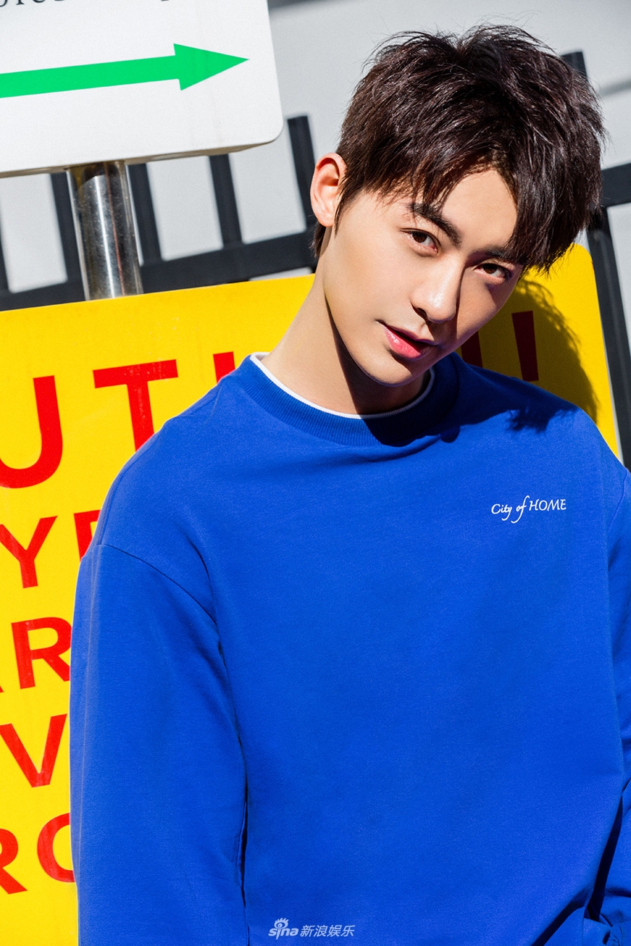 07 17:56:57 2 / 6 新浪娱乐讯 近日,新晋人气演员赵志伟曝光了一组