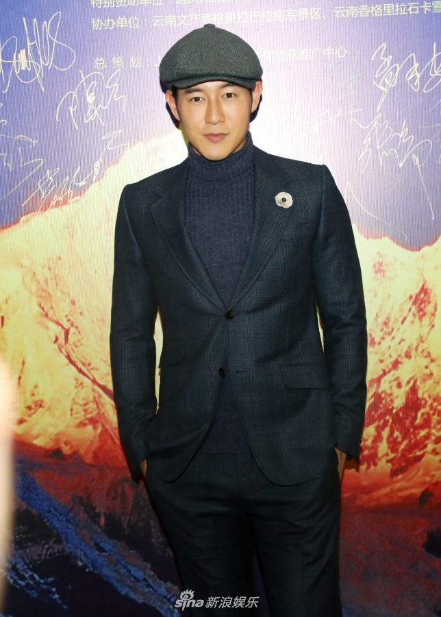 组图:陈正飞助阵马艳丽时装大秀 精致搭配演绎绅士风度_高清图集_新浪