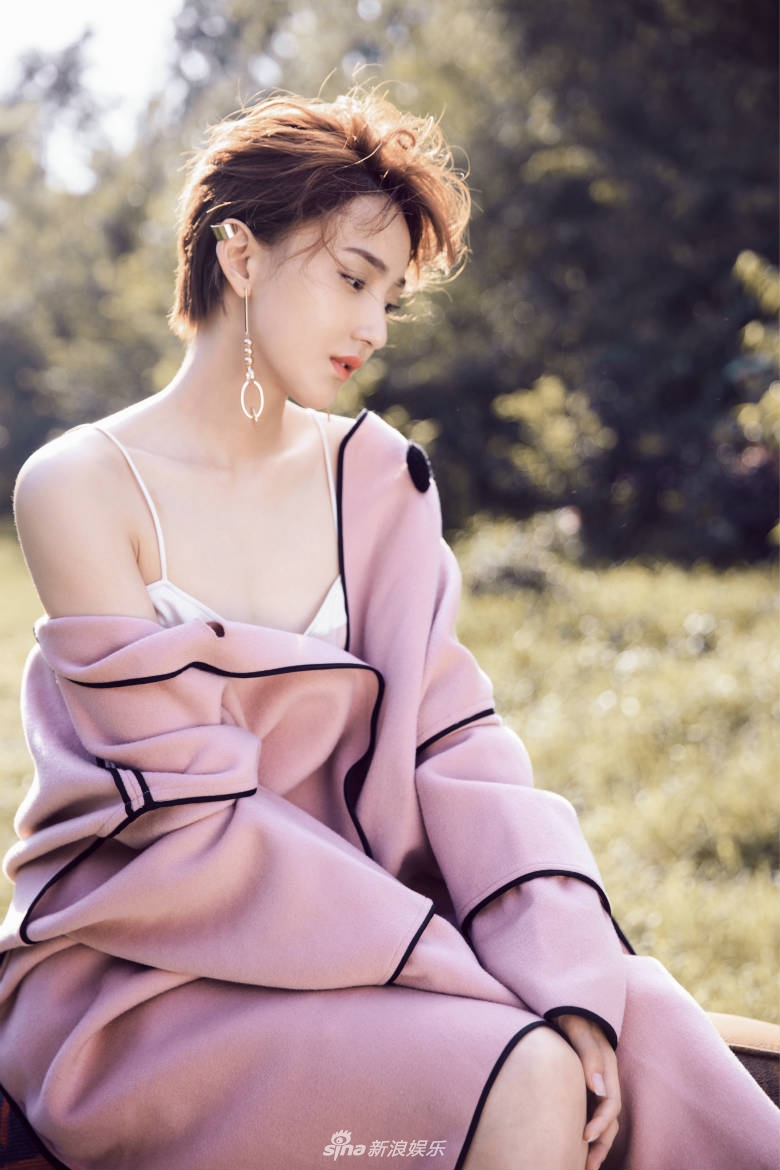 组图:艾晓琪开启热血模式 "90后第一大青衣"曝时尚大片