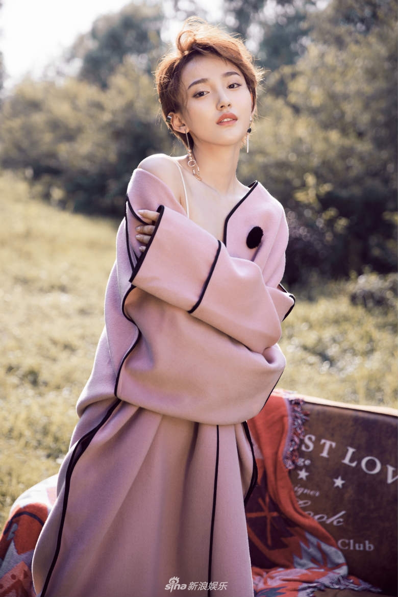 组图:艾晓琪开启热血模式 "90后第一大青衣"曝时尚大片