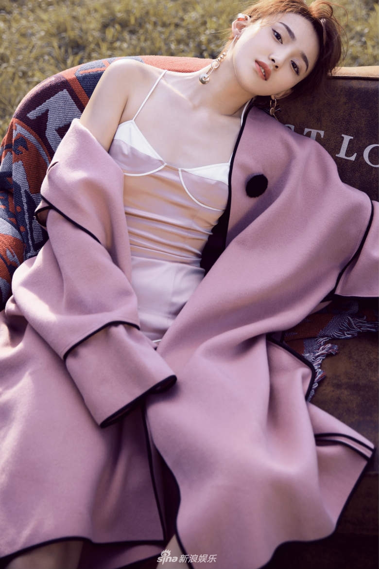 组图:艾晓琪开启热血模式 "90后第一大青衣"曝时尚大片