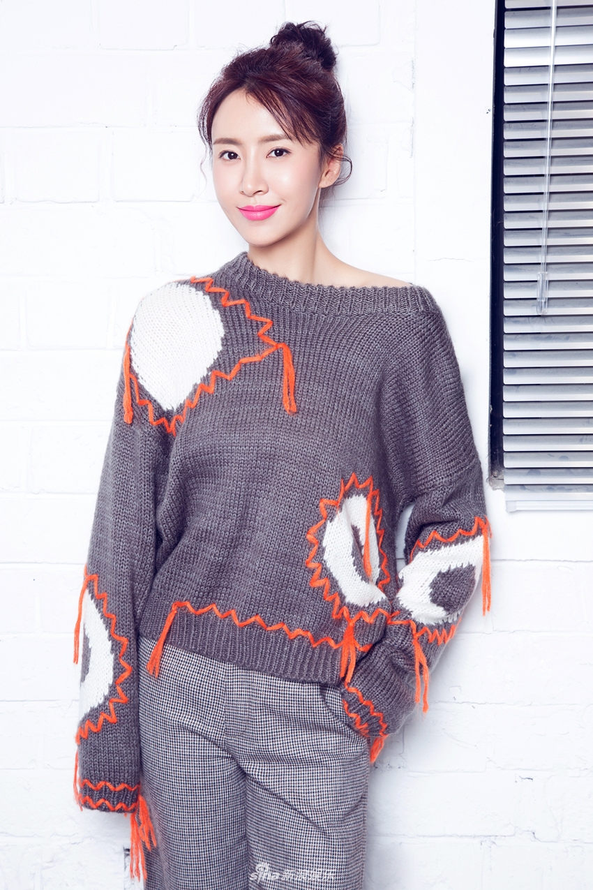 组图李悦溪街拍大片来袭购物卖萌一样都不少