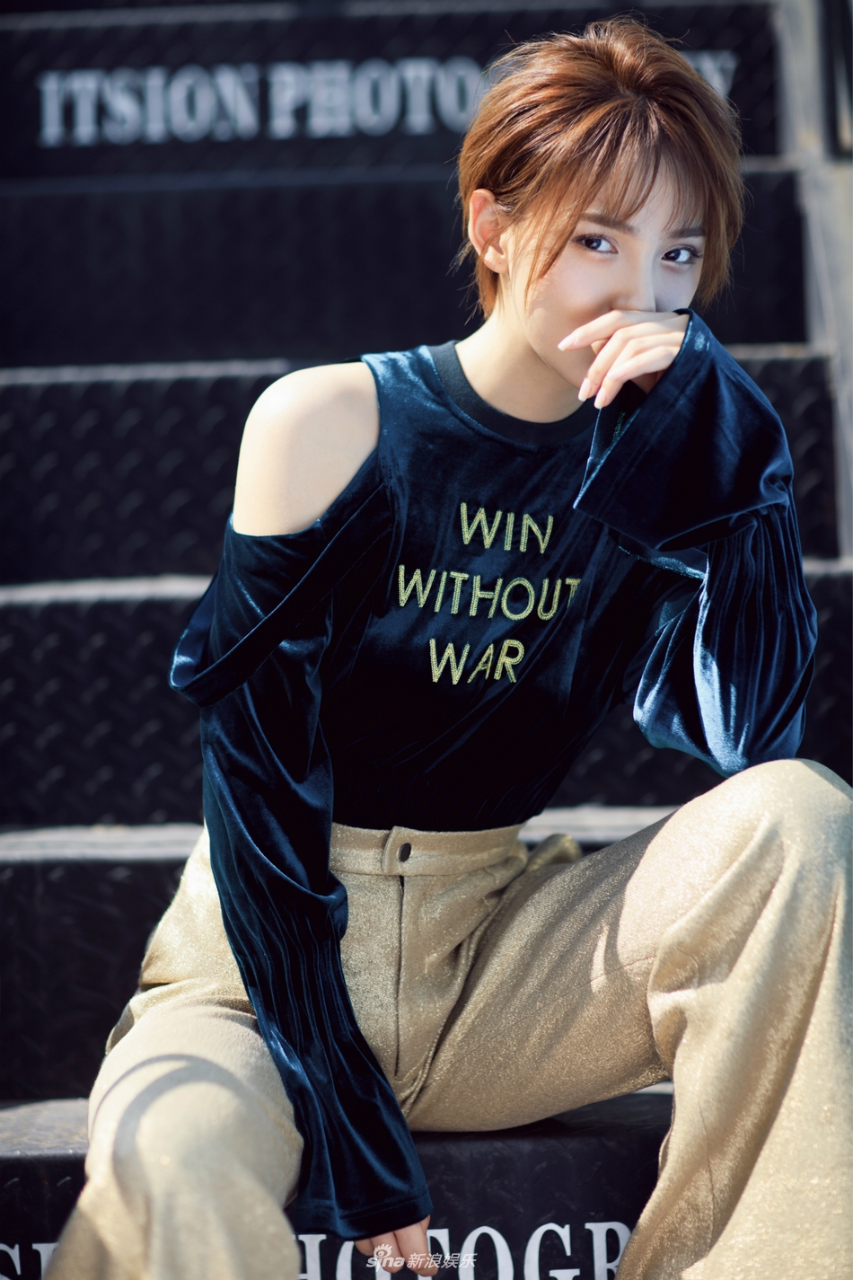 新浪娱乐讯 近日,有"90后第一大青衣"之称的演技派女艺人艾晓琪曝光一