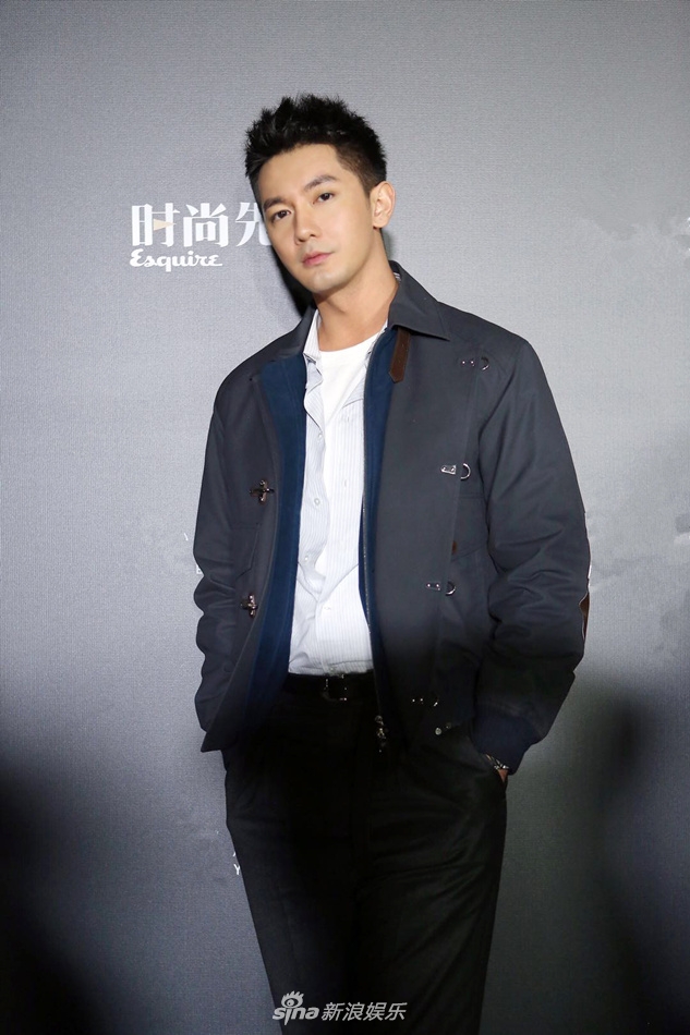 组图:刘潮现身时尚盛典俊朗有型 半熟气质独特撩人