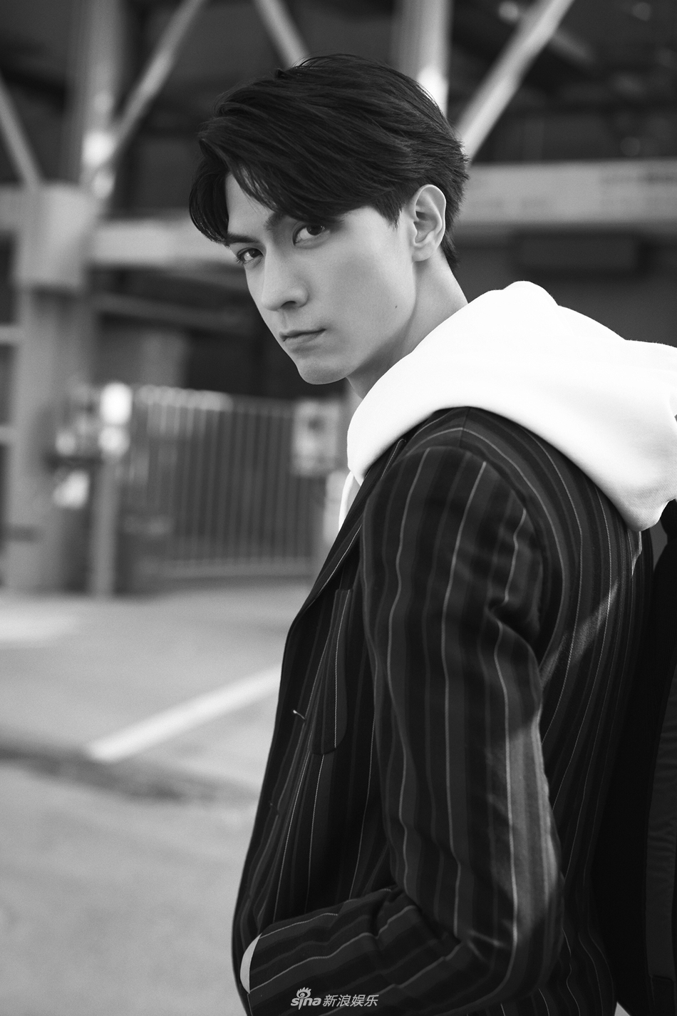 任言恺解锁初冬街头新风格