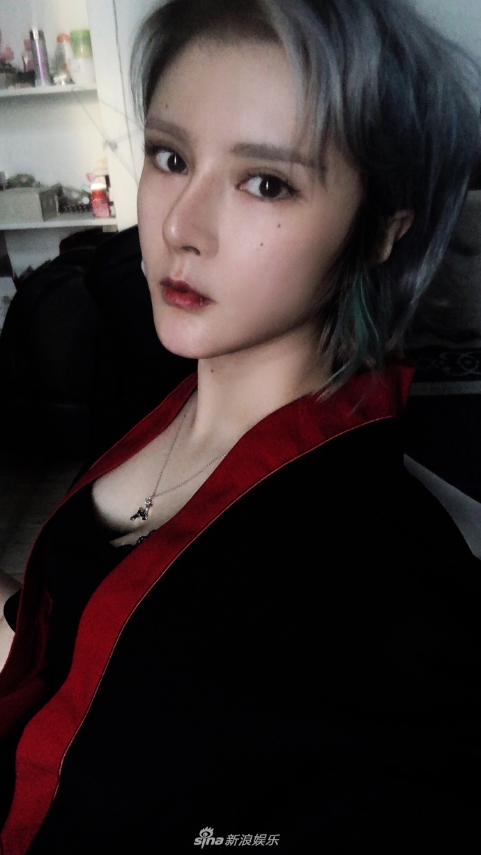 组图:"非主流鼻祖"沉珂近照岁月静好 混血脸cos道姑画风清奇_高清图集