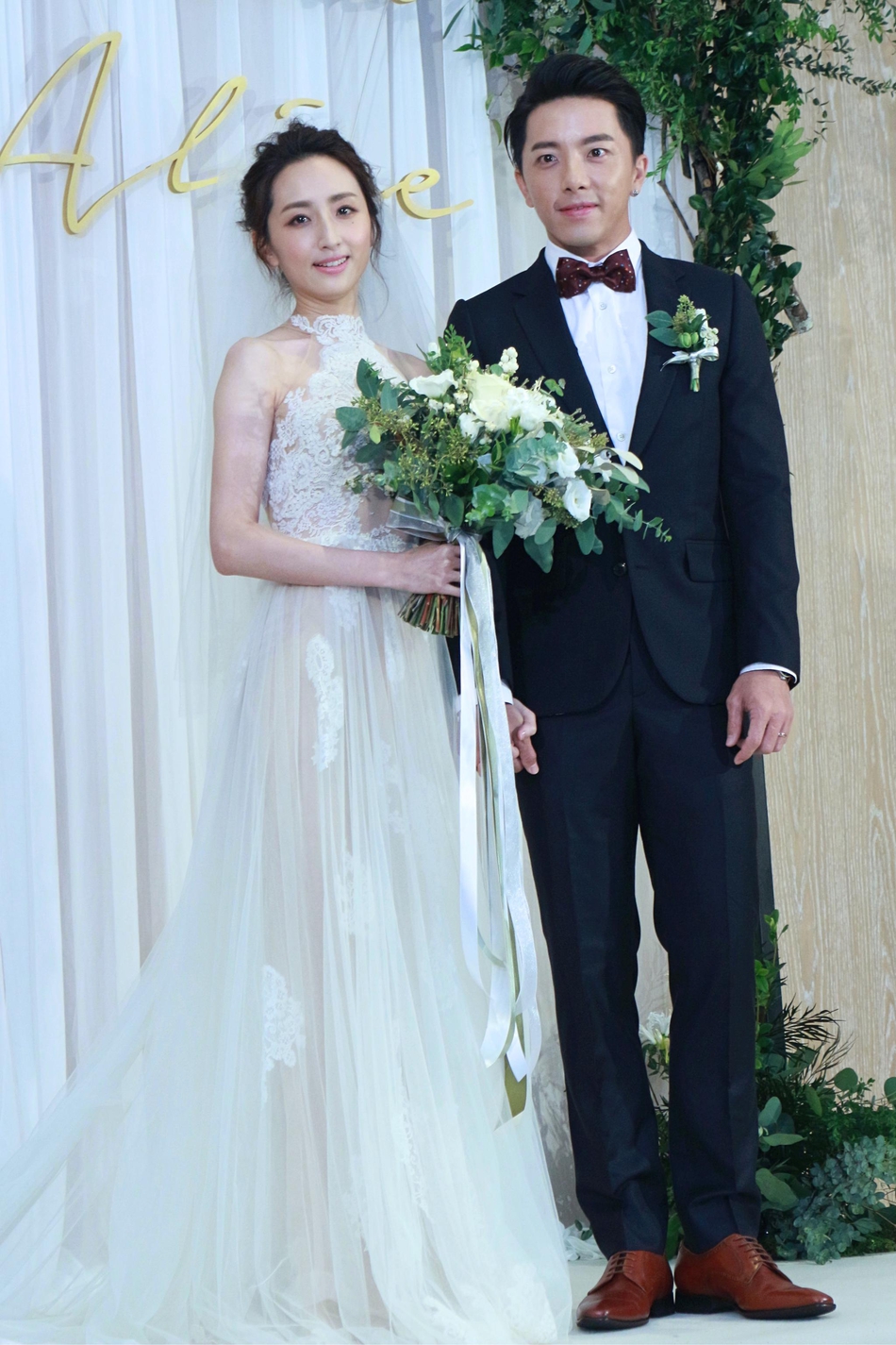 组图:柯佳燕坤达台北甜蜜大婚 陶晶莹赵又廷欧弟等好友现身祝福