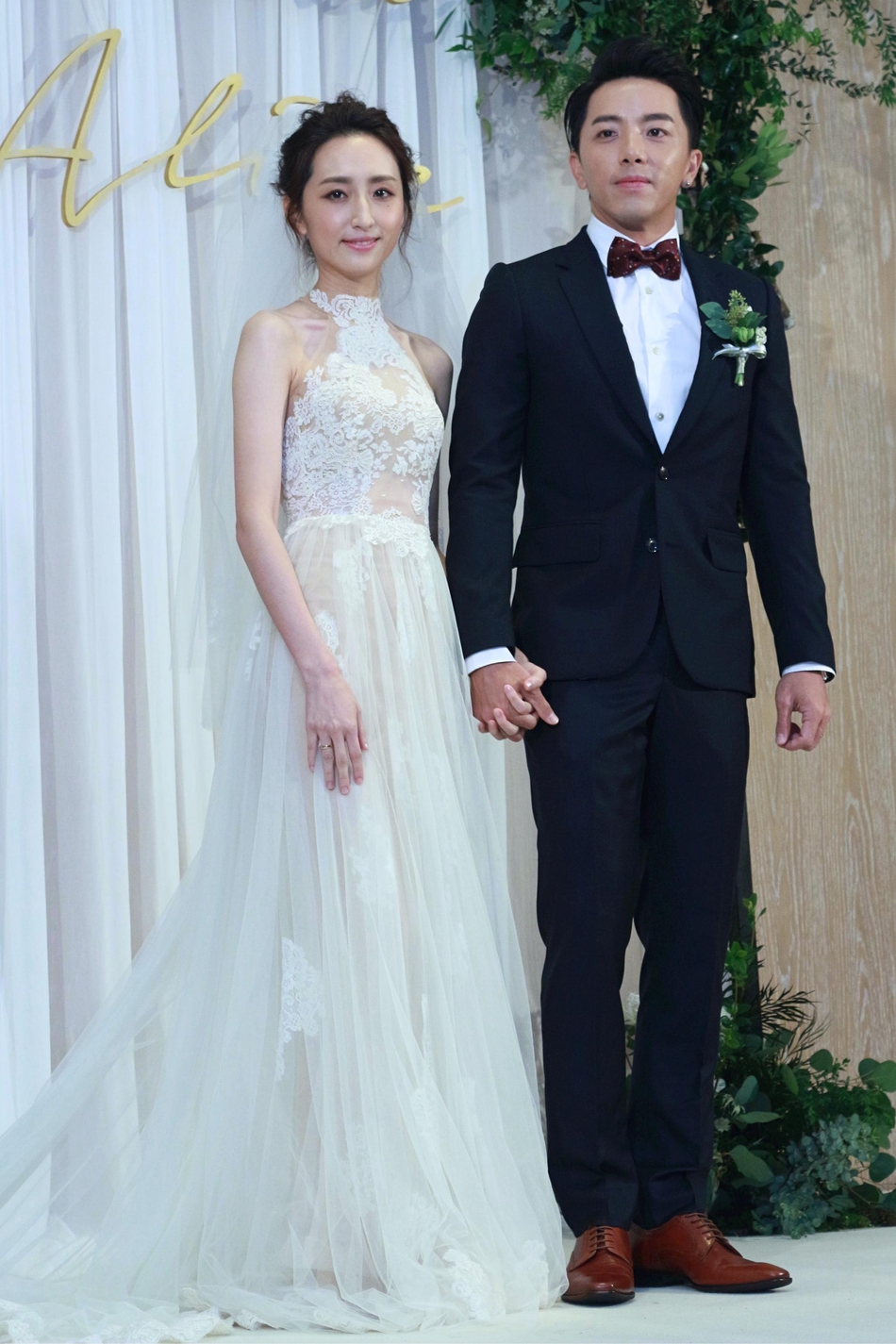 新浪娱乐讯 柯佳燕,坤达15日在台北万豪酒店举办婚宴,两人登记结婚