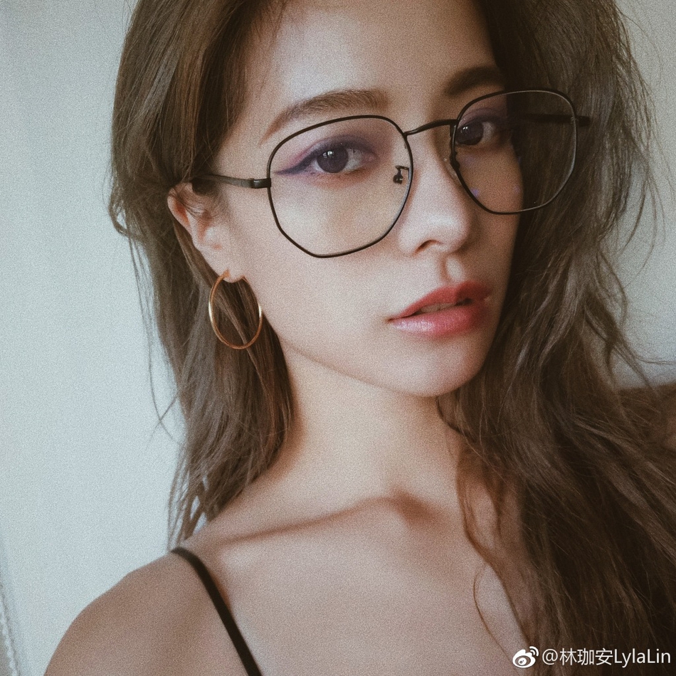 组图创造101林珈安宣布怀孕晒苗条孕肚照称饮食习惯全变