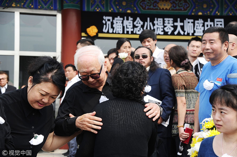 组图:小提琴家盛中国去世乐界送别 刘诗昆王立平等现身悼念