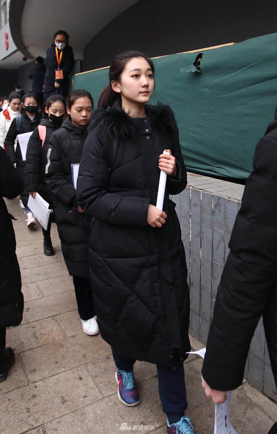 2月27日,北京电影学院2018年艺考初试开考,美女帅哥云集,现场更有美女