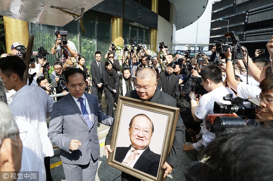组图:大侠一路走好!金庸先生今日香港出殡于宝莲寺火化