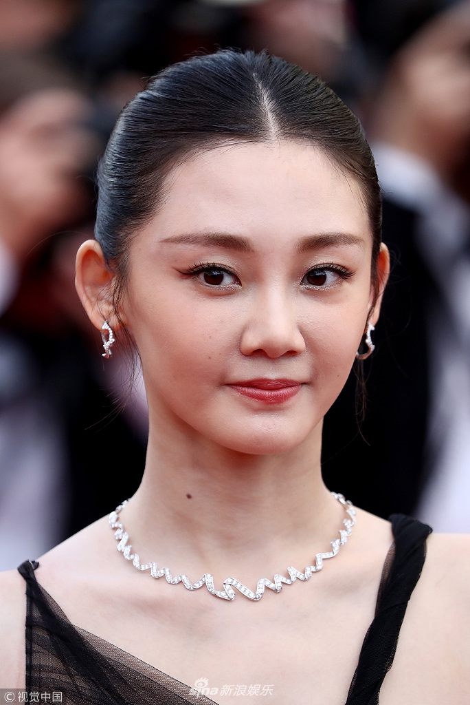 组图:"冯女郎"苗苗优雅迷人 携手郭富城亮相戛纳