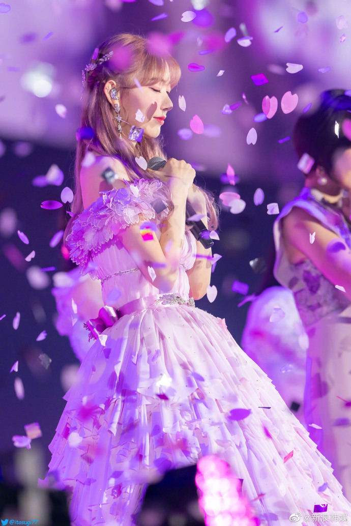 組圖：正式畢業啦！「小櫻花」宮脅咲良穿一字肩蓬蓬裙似仙女
