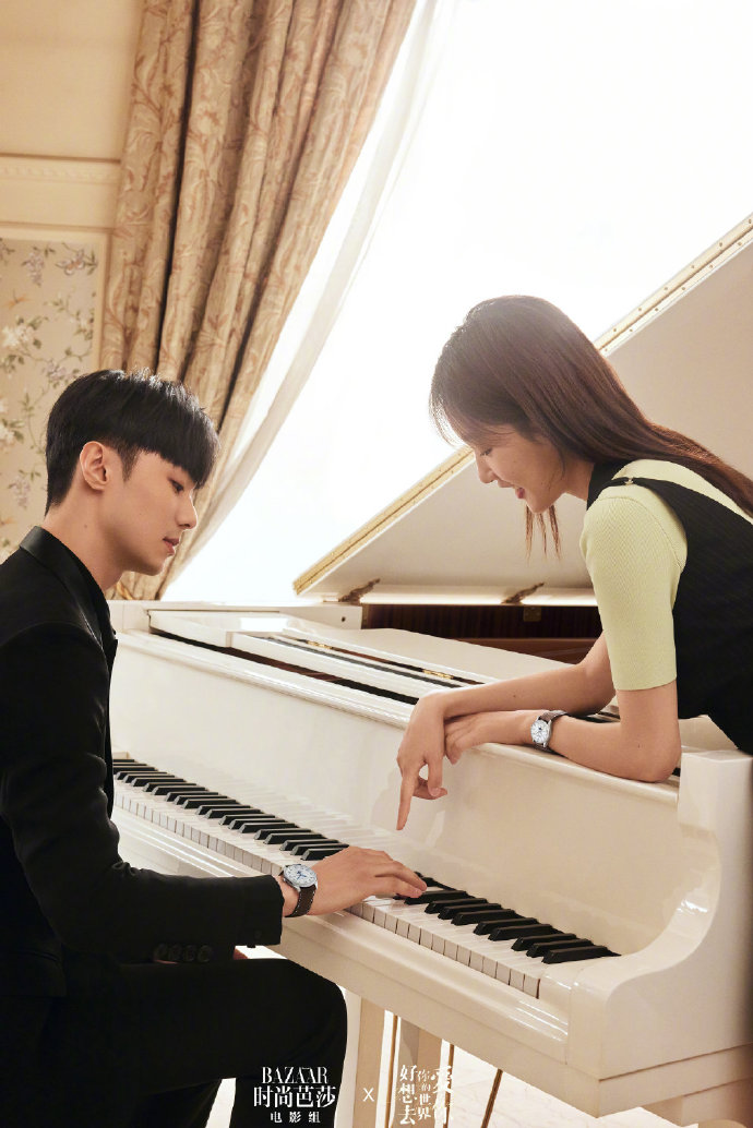 组图:《好想去你的世界爱你》大片释出施柏宇周依然靠肩对视好甜