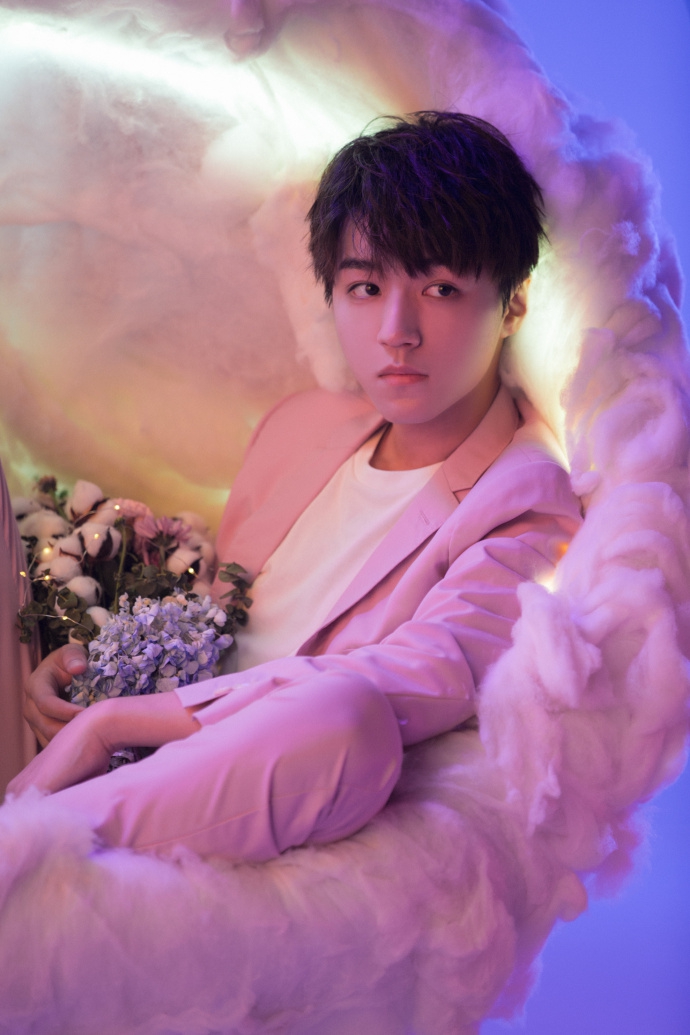 组图:棉系少年上线! 王俊凯眼神清澈凸显温柔魅力