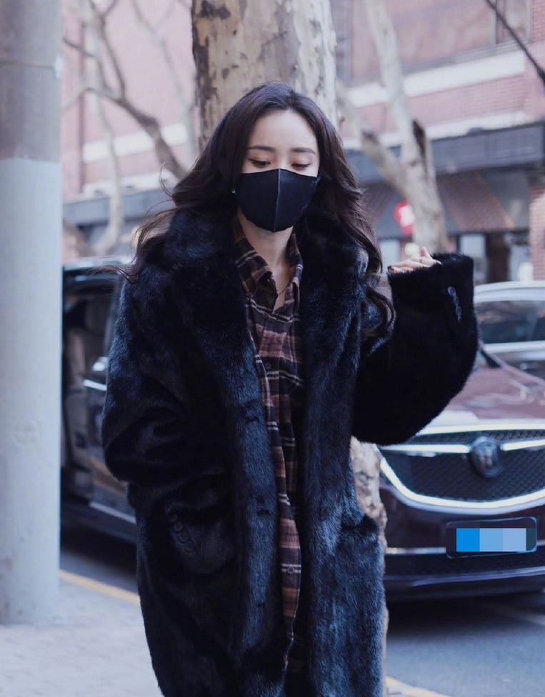 组图：《怎么办！脱口秀专场》路透图释出成龙杨幂等加盟现身第5张图片