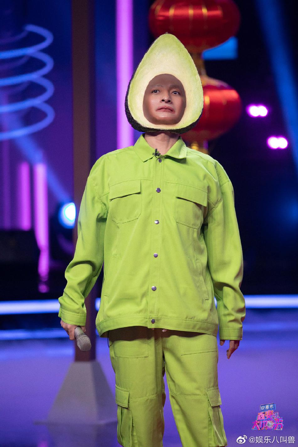 李维嘉穿绿色套装cos牛油果搞笑十足