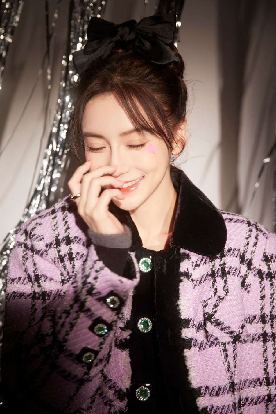 组图:angelababy浙江跨年镭射银光大片 紫色格纹套装甜酷梦幻_高清