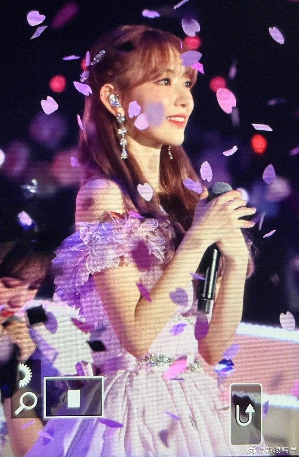 組圖：正式畢業啦！「小櫻花」宮脅咲良穿一字肩蓬蓬裙似仙女