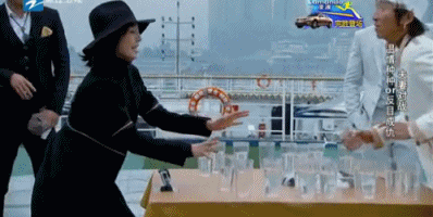 白百何陈羽凡互泼水毫不留情