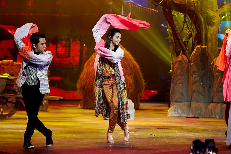 姚晨展异域风情 任嘉伦古装清秀帅气