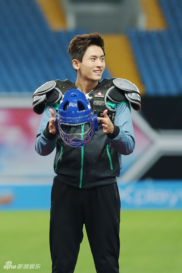 5   组图:美!蔡明变身美人鱼 头戴.          