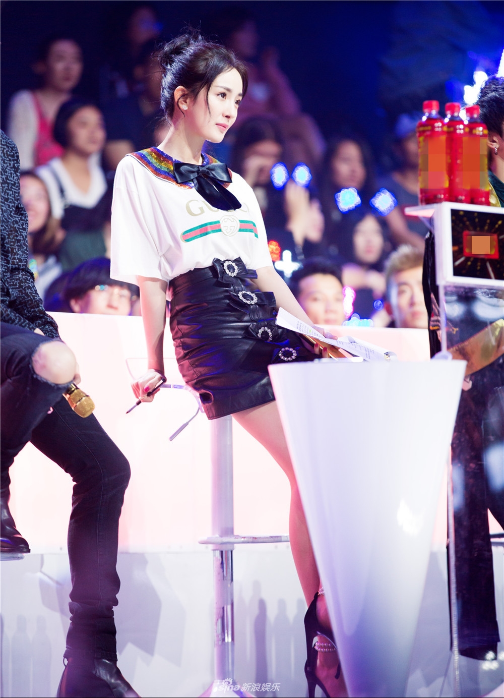 猜你喜欢 19 / 20 新浪娱乐讯 上周六晚,杨幂短裙现身《明日之子》