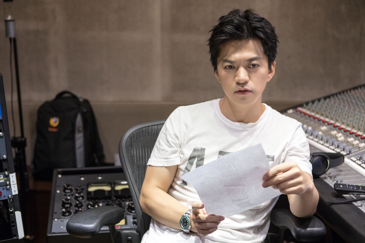 李健邀"快男"合唱皮肤紧致似鲜肉_高清图集_新浪网