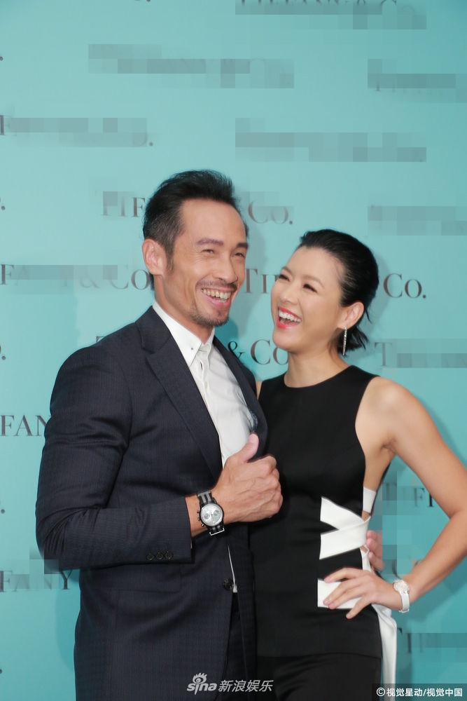 夫妻档出席活动 陈豪大赞陈茵媺是"完整的女人"