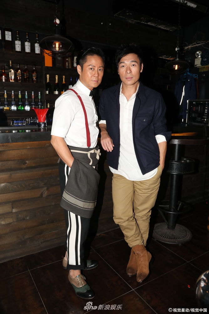 组图:蔡一杰找师弟许志安合唱 厕所试音吓到家佣姐姐