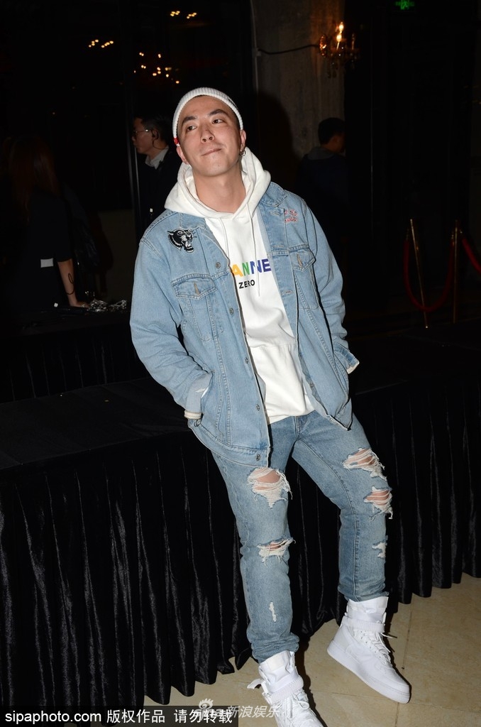 4 新浪娱乐讯 2017年11月13日讯,上海,著名说唱歌手"中国有嘻哈"jony