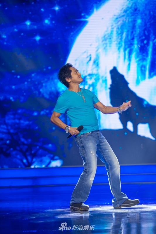 《超强音浪》齐秦吃大蒜飙歌 自曝孩子有音乐天赋