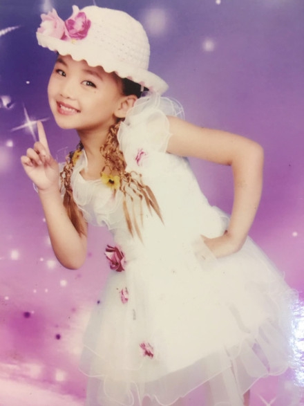 组图童年照曝光孟美岐刘人语从小美到大徐梦洁sunnee搞怪可爱