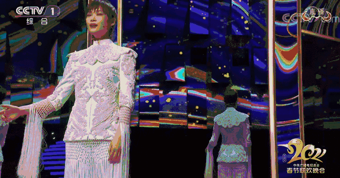 组图:春晚李宇春似分身易烊千玺戴假发 倪妮唐艺昕张小斐衣服吸睛